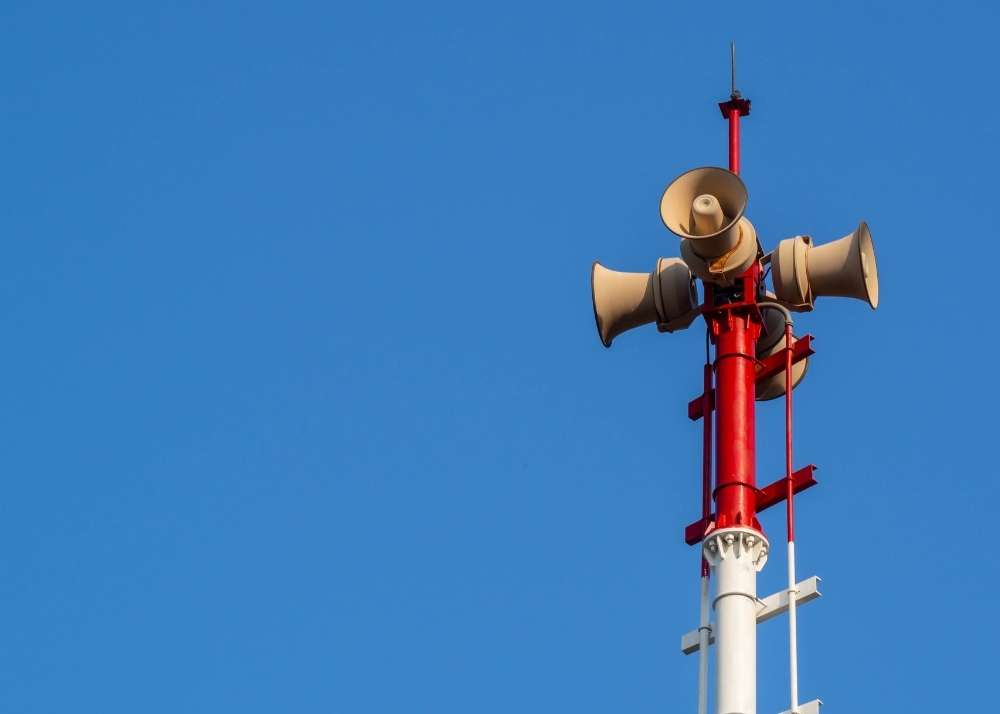 Jak skutecznie zbudować system ostrzegania i alarmowania ludności?