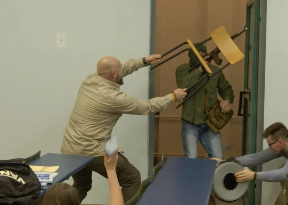 Jak reagować na atak aktywnego strzelca?